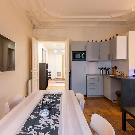 Morland - And Cozy Near The Seine Parigi